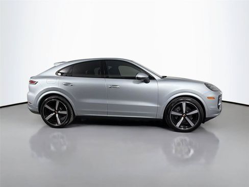 Used 2025 Porsche Cayenne Coupe AWD/4WD image 8