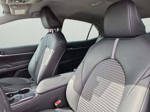 Used 2024 Toyota Camry SE image 29