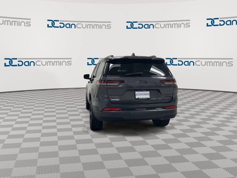 Used 2025 Jeep Grand Cherokee L Limited w/ Black Appearance Package AWD/4WD image 7