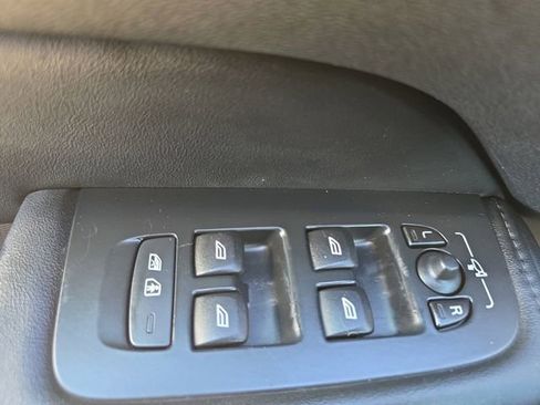 Used 2023 Volvo XC60 B5 Plus image 29