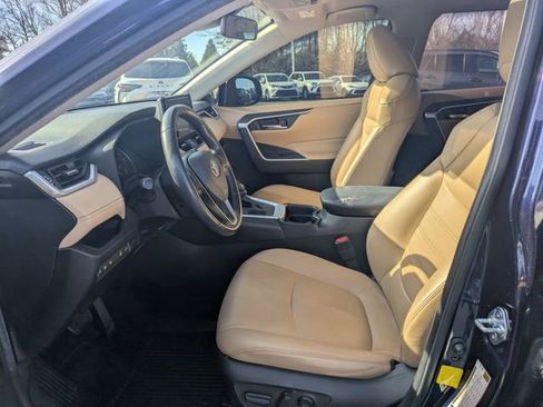 Used 2021 Toyota RAV4 XLE Premium image 22