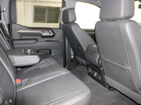 Used 2025 GMC Sierra 1500 SLT AWD/4WD image 42