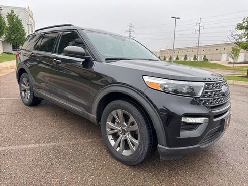 Used 2021 Ford Explorer XLT w/ Equipment Group 202A AWD/4WD image 3
