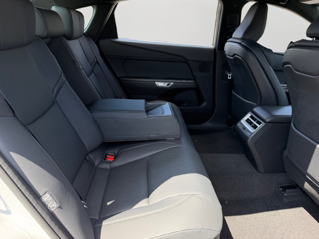 New 2026 Lexus ES 500e w/ Convenience Package AWD/4WD image 7