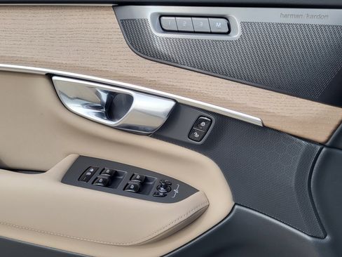 New 2026 Volvo XC90 T8 Plus image 16