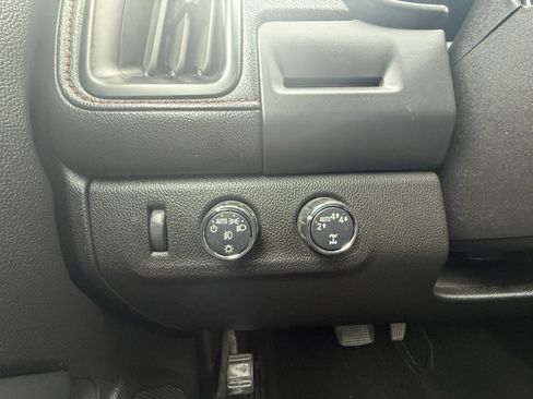 Used 2017 GMC Canyon SLE w/ All Terrain X Package image 24