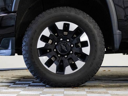 Used 2020 Chevrolet Silverado 2500 Custom w/ Custom Value Package image 40