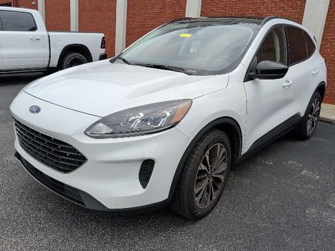 Used 2022 Ford Escape SE w/ SE Sport Appearance Package AWD/4WD image 10