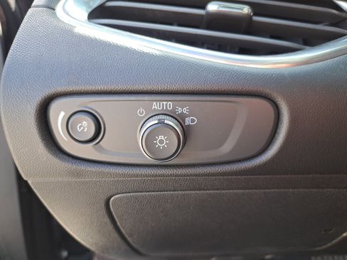 Used 2020 Chevrolet Malibu LT image 30