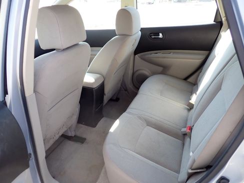 Used 2014 Nissan Rogue S image 27