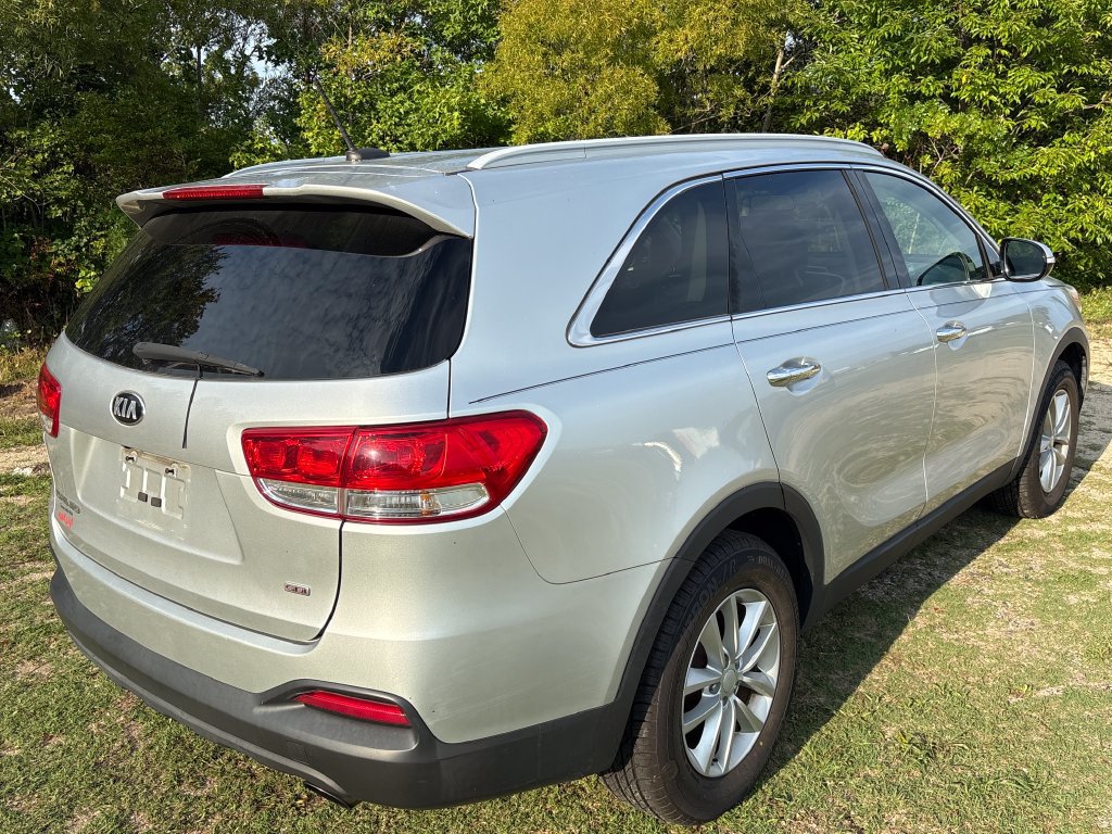 Used 2017 Kia Sorento FWD image 6