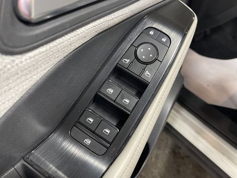 Used 2023 Nissan Rogue SV image 8