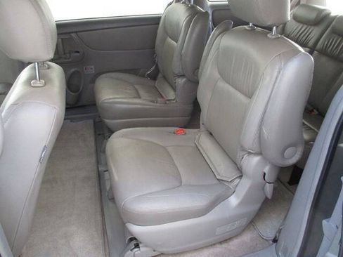 Used 2010 Toyota Sienna LE FWD image 14