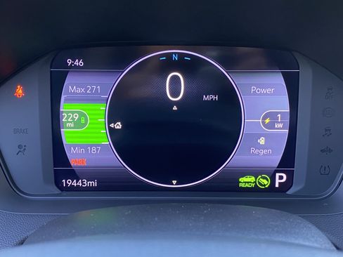 Used 2023 Chevrolet Bolt EUV LT w/ Driver Confidence Package FWD image 21
