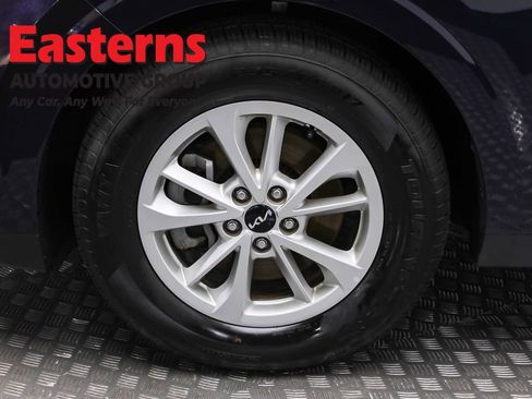 Used 2024 Kia Carnival LX image 34