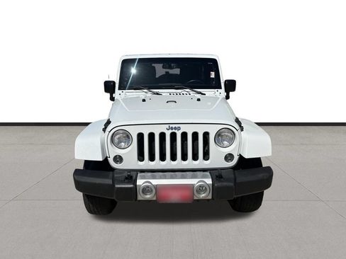 Used 2014 Jeep Wrangler Unlimited Sahara w/ Connectivity Group AWD/4WD image 2