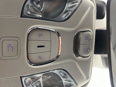 Used 2021 Jeep Compass Limited w/ Sun and Sound Group image 18