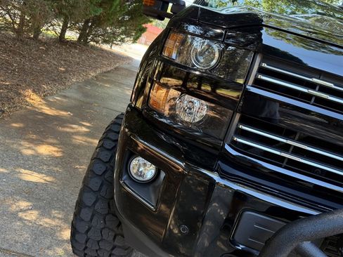 Used 2017 Chevrolet Silverado 2500 LTZ image 12