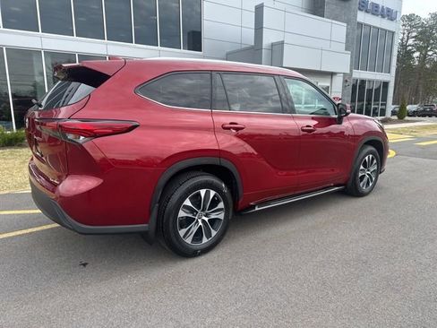 Used 2022 Toyota Highlander XLE image 5