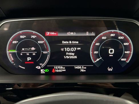 Used 2024 Audi Q8 e-tron Premium Plus image 20