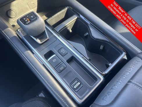 Used 2024 Nissan Pathfinder SV image 27