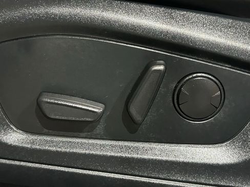 Used 2021 Ford Explorer XLT w/ Equipment Group 202A AWD/4WD image 43
