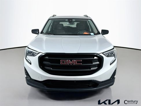 Used 2021 GMC Terrain SLE w/ Elevation Edition FWD image 2