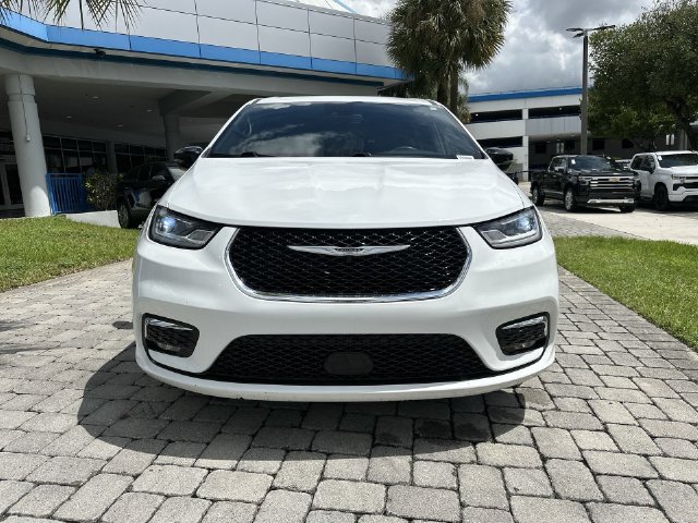 Used 2024 Chrysler Pacifica Touring FWD image 19