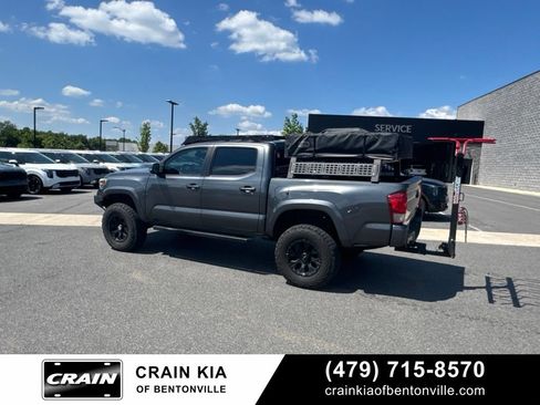 Used 2017 Toyota Tacoma TRD Sport w/ Tow Package (A/T) AWD/4WD image 9