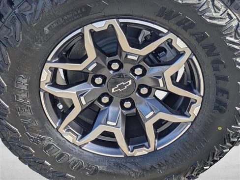 New 2026 Chevrolet Colorado ZR2 w/ Technology Package AWD/4WD image 10