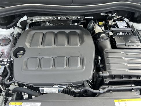Used 2026 Volkswagen Tiguan SEL R-Line AWD/4WD image 9