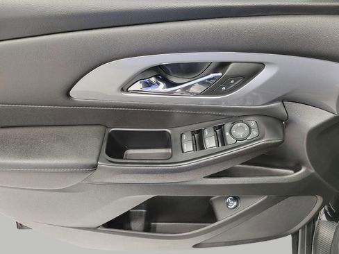 Used 2023 Chevrolet Traverse LT image 27