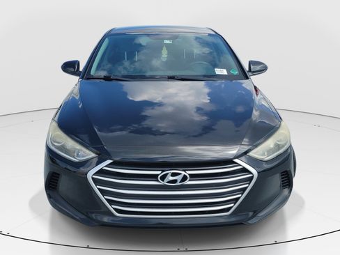 Used 2017 Hyundai Elantra SE FWD image 2