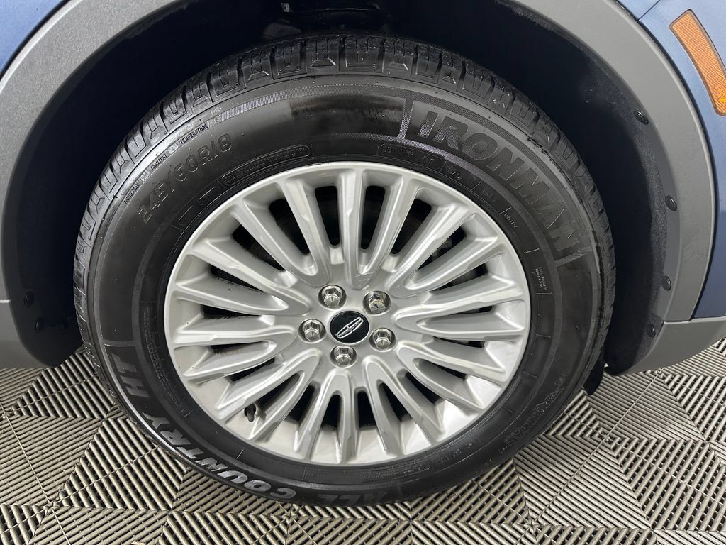 Used 2019 Lincoln Nautilus Premier AWD/4WD image 30