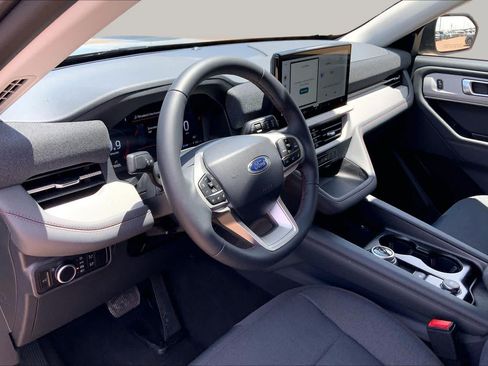 New 2026 Ford Explorer Active RWD image 8