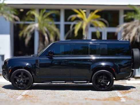 Used 2025 Land Rover Defender 130 V8 AWD/4WD image 4