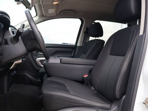 Used 2018 Nissan Titan SV AWD/4WD image 8