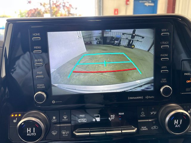 Used 2022 Toyota Highlander XLE AWD/4WD image 30