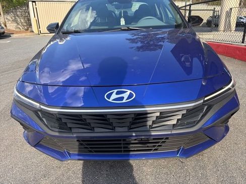 Used 2025 Hyundai Elantra Sport image 3