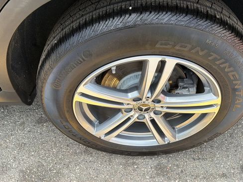 Used 2021 Mercedes-Benz GLC 300 4MATIC image 9