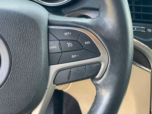 Used 2018 Jeep Grand Cherokee Limited image 20