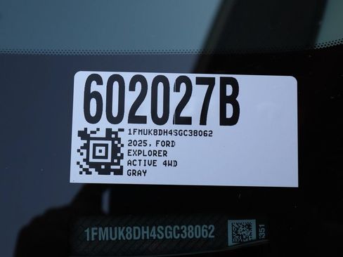 Used 2025 Ford Explorer Active AWD/4WD image 44