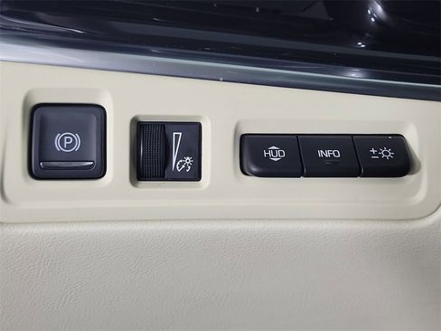 Certified 2023 Cadillac XT6 Premium Luxury w/ Technology Package image 33