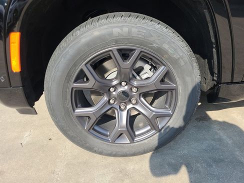 New 2026 Jeep Grand Wagoneer Limited image 27