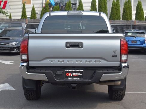Used 2018 Toyota Tacoma TRD Off-Road AWD/4WD image 4