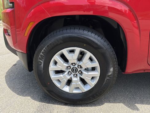 Used 2022 Nissan Frontier SV AWD/4WD image 11