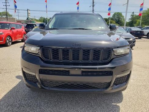 Used 2023 Jeep Grand Cherokee L Limited w/ Black Appearance Package AWD/4WD image 9