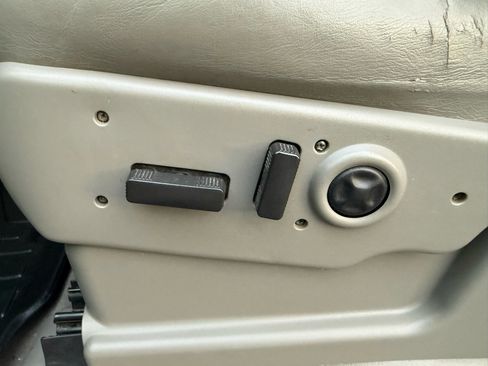 Used 2005 Chevrolet Avalanche 2500 w/ Preferred Equipment Group image 17