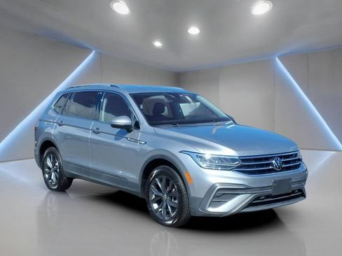 Used 2022 Volkswagen Tiguan SE AWD/4WD image 1