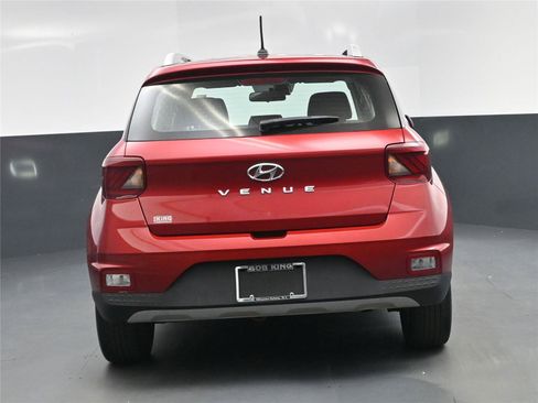Used 2024 Hyundai Venue Limited image 23